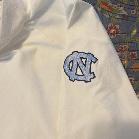 Woman’s UNC mock turtleneck - Picture 3 of 6